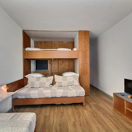 Joli Pour 3/4 Pers. Face Aux Pistes Avec Balcon Ensoleille - Fr-1-455-226 Apartment